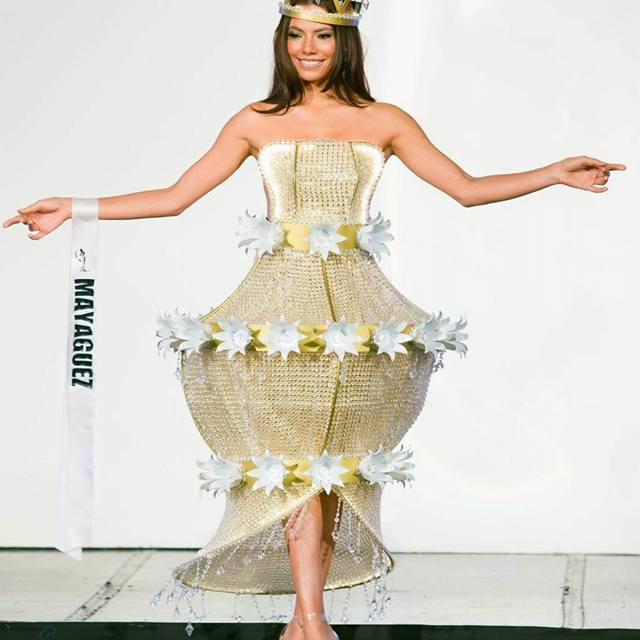 Traje tipico lampara del teatro Yagüez