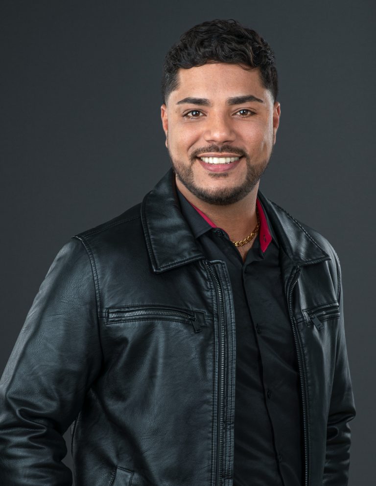 Xavier Alexis Rosado, Diseñador de Modas y Creativo