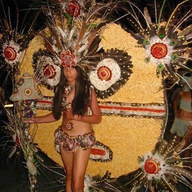 Traje taino en concurso de festival