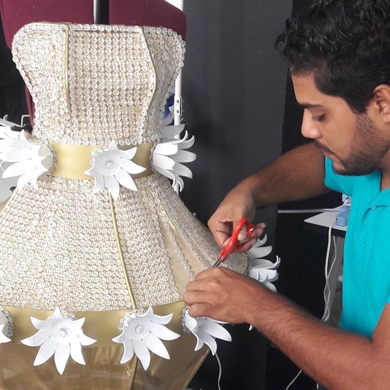 Elaboracion del traje tipico Miss PR Universe Mayaguez